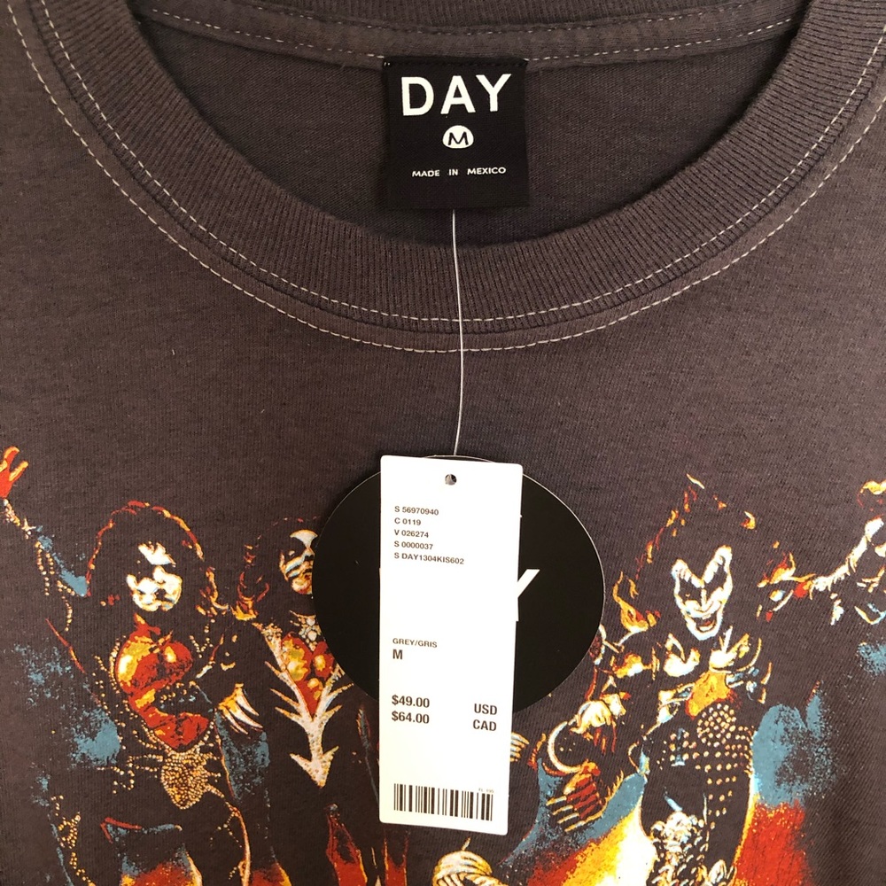 Day Kiss Oversized Long Sleeve Graphic Band Tee MD - Picture 7 of 9